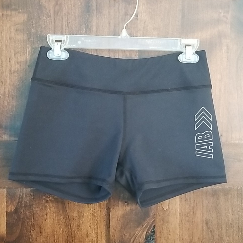 IAB booty short - sz 8